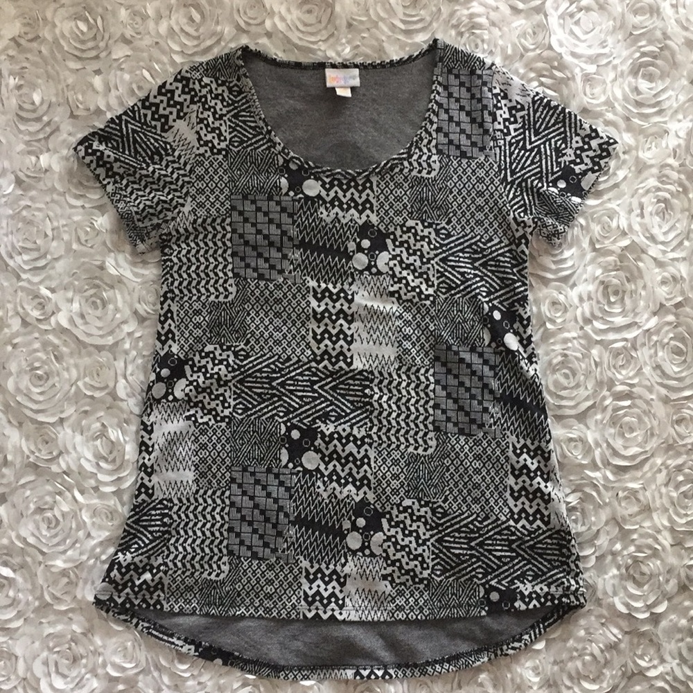 . Lularoe tee in great condition!